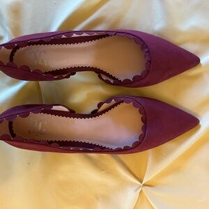 JG Burgundy rust colored suede pumps with scalloped edges. Size 7-1/2.